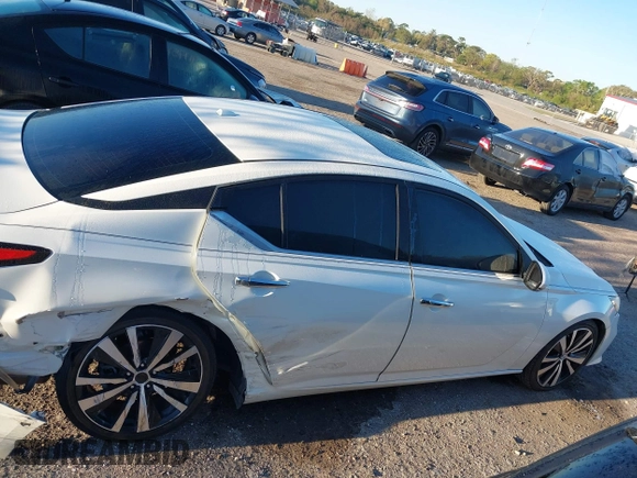 2019 Nissan Altima 2.5 Platinum with VIN 1N4BL4FV3KC116794, listed as a IAAI auction lot 41779270 with 89,086 mi miles. Bid and sale history available at carsss.com. Image 13.