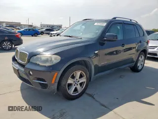 2012 BMW X5 35d z VIN 5UXZW0C57CL664245, wystawiony jako Copart lot #58356885 z przebiegiem 148 517 mil mil oraz Czysty tytuł • Clean title. Historia ofert i sprzedaży dostępna na DreamBid. Obrazek 1.