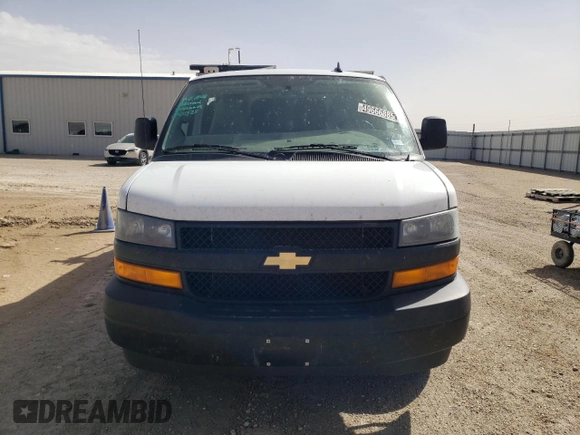 2023 Chevrolet Express Cargo z VIN 1GCWGAFP0P1232439, wystawiony jako Copart lot #49666885 z przebiegiem 74 389 mil mil oraz Czysty tytuł • Clean title. Historia ofert i sprzedaży dostępna na DreamBid. Obrazek 5.
