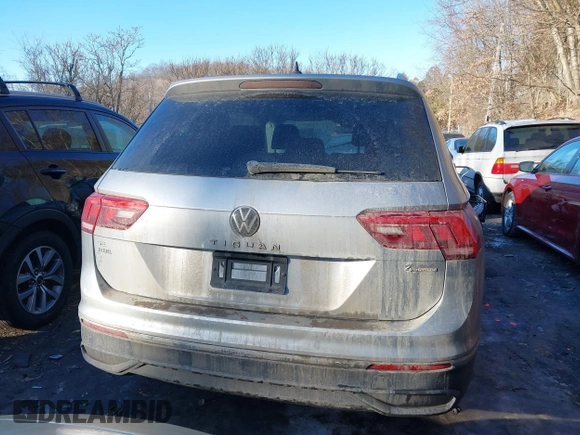 2023 Volkswagen Tiguan SE with VIN 3VVMB7AX7PM017807, listed as a IAAI auction lot 41422055 with 23,974 mi miles and . Bid and sale history available at DreamBid. Image 17.
