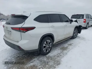 2024 Toyota Highlander LE with VIN 5TDKDRAH8RS537537, listed as a IAAI auction lot 41312425 with 194,008 mi miles and . Bid and sale history available at DreamBid. Image 4.