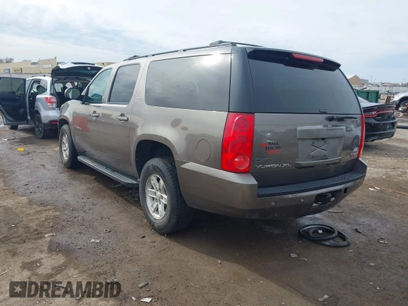 2012 GMC Yukon XL SLT with VIN 1GKS2KE78CR177257, listed as a IAAI auction lot 41488033 with 254,663 mi miles. Bid and sale history available at carsss.com. Image 3.