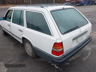 1987 Mercedes-Benz 300 with VIN WDBEB93D4HF025493, listed as a IAAI auction lot 41849239 with 343,514 mi miles and . Bid and sale history available at DreamBid. Image 3.
