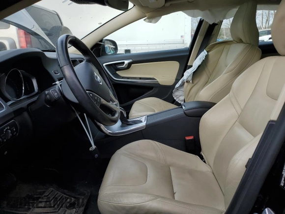 2018 Volvo V60 Dynamic with VIN YV140MEL1J2398668, listed as a Copart auction lot 39866883 with 69,534 mi miles. Bid and sale history available at carsss.com. Image 7.
