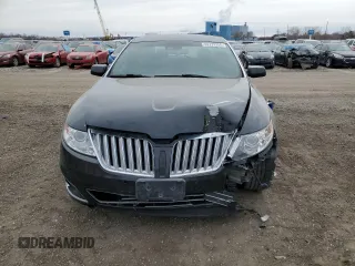 2010 Lincoln MKS z VIN 1LNHL9DR4AG604503, wystawiony jako Copart lot #56395235 z przebiegiem Nie podano mil oraz Nie do naprawy • Non repairable. Historia ofert i sprzedaży dostępna na DreamBid. Obrazek 5.