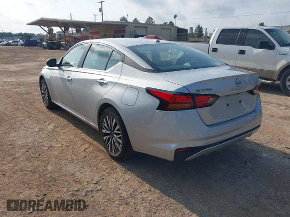 2025 Nissan Altima SV z VIN 1N4BL4DV6SN378171, wystawiony jako IAAI lot #42408449 z przebiegiem 5 405 mil mil oraz . Historia ofert i sprzedaży dostępna na DreamBid. Obrazek 3.