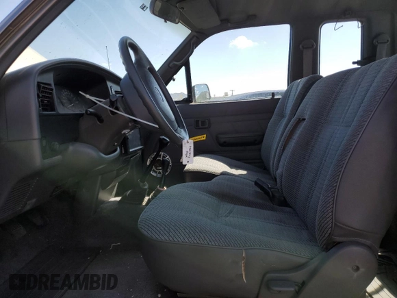 1994 Toyota Pickup DLX с VIN JT4VN13DXR5146983, выставлен на аукционе Copart как лот 47666965 с пробегом 121 614 миль миль и Списание • Salvage title. История ставок и продаж доступна на DreamBid. Изображение 7.