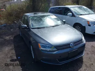 2013 Volkswagen Jetta Sedan SE with VIN 3VWDP7AJ5DM297182, listed as a IAAI auction lot 42031964 with 85,705 mi miles. Bid and sale history available at carsss.com. Image 6.
