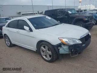 2014 Chrysler 200 LX with VIN 1C3CCBAB6EN211086, listed as a IAAI auction lot 41914016 with NaN miles. Bid and sale history available at carsss.com. Image 1.