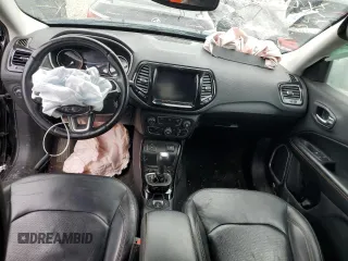 2020 Jeep Compass Limited z VIN 3C4NJCCBXLT187577, wystawiony jako Copart lot #55082235 z przebiegiem 81 387 mil mil oraz Szkoda całkowita • Salvage title. Historia ofert i sprzedaży dostępna na DreamBid. Obrazek 8.