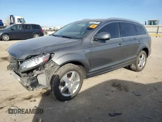 2015 Audi Q7 Premium Plus z VIN WA1LGAFEXFD028031, wystawiony jako Copart lot #85602704 z przebiegiem Nie podano mil oraz Szkoda całkowita • Salvage title. Historia ofert i sprzedaży dostępna na DreamBid. Obrazek 1.