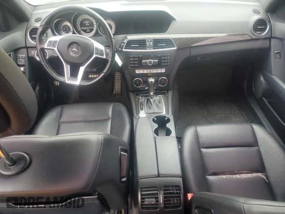 2013 Mercedes-Benz C 300 Sport с VIN WDDGF8AB8DA823681, выставлен на аукционе Copart как лот 56145985 с пробегом 112 949 миль миль и Списание • Salvage title. История ставок и продаж доступна на DreamBid. Изображение 8.