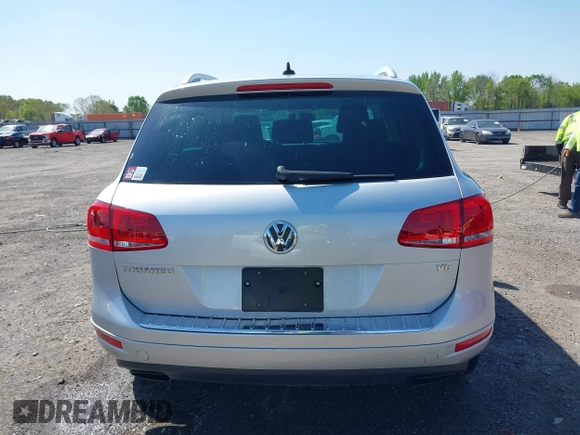 2014 Volkswagen Touareg Sport with VIN WVGEF9BP6ED007436, listed as a IAAI auction lot 41953307 with 114,925 mi miles and . Bid and sale history available at DreamBid. Image 16.