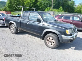 2000 Nissan Frontier z VIN 1N6DD26Y5YC390115, wystawiony jako IAAI lot #42271228 z przebiegiem 226 167 mil mil oraz . Historia ofert i sprzedaży dostępna na DreamBid. Obrazek 1.