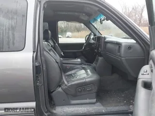 2000 Chevrolet Silverado 1500 LS with VIN 1GCEK19T6YE274790, listed as a IAAI auction lot 41560358 with 244,940 mi miles. Bid and sale history available at carsss.com. Image 5.