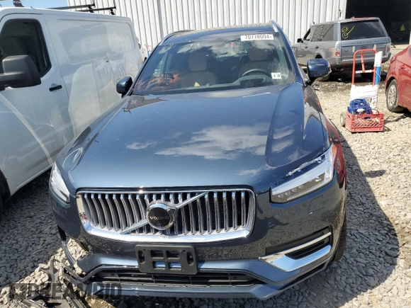 2024 Volvo XC90 Ultimate Bright Theme with VIN YV4062PF9R1235148, listed as a Copart auction lot 70778004 with 3,913 mi miles and Salvage Title. Bid and sale history available at carsss.com. Image 5.