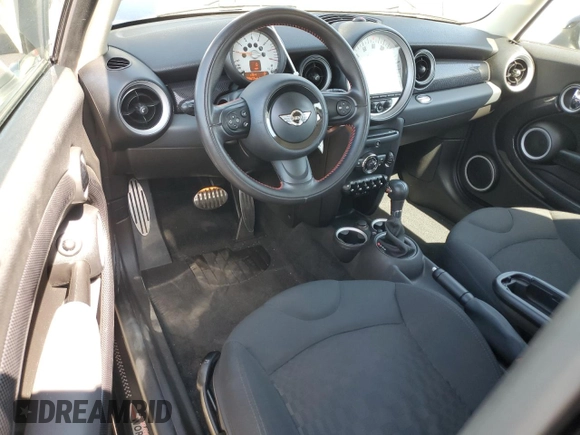 2011 MINI Hardtop S with VIN WMWSV3C57BTY16043, listed as a Copart auction lot 59337575 with 84,617 mi miles and Salvage title. Bid and sale history available at DreamBid. Image 8.