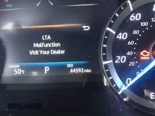 2023 Toyota Highlander Hybrid XLE z VIN 5TDKBRCH6PS564803, wystawiony jako IAAI lot #42198315 z przebiegiem 44 592 mil mil oraz . Historia ofert i sprzedaży dostępna na DreamBid. Obrazek 15.