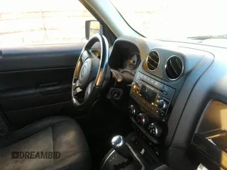 2014 Jeep Patriot Latitude with VIN 1C4NJRFB0ED799097, listed as a IAAI auction lot 40834502 with 192,940 mi miles. Bid and sale history available at carsss.com. Image 5.