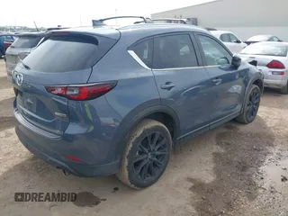 2023 Mazda CX-5 S Carbon Edition z VIN JM3KFBCM6P0288402, wystawiony jako IAAI lot #41682386 z przebiegiem 30 482 mil mil oraz . Historia ofert i sprzedaży dostępna na DreamBid. Obrazek 4.