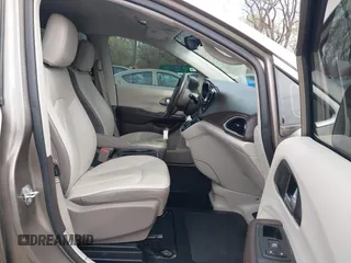 2017 Chrysler Pacifica Touring L with VIN 2C4RC1BG9HR831786, listed as a IAAI auction lot 41928645 with 37,811 mi miles and . Bid and sale history available at DreamBid. Image 5.