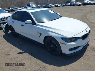 2013 BMW 3 Series 328i xDrive z VIN WBA3B5G53DNP40542, wystawiony jako IAAI lot #42054817 z przebiegiem 70 924 mil mil oraz . Historia ofert i sprzedaży dostępna na DreamBid. Obrazek 1.
