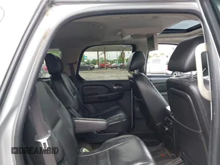 2010 Cadillac Escalade Luxury z VIN 1GYUKBEF9AR257170, wystawiony jako IAAI lot #42345631 z przebiegiem 206 653 mil mil oraz . Historia ofert i sprzedaży dostępna na DreamBid. Obrazek 8.