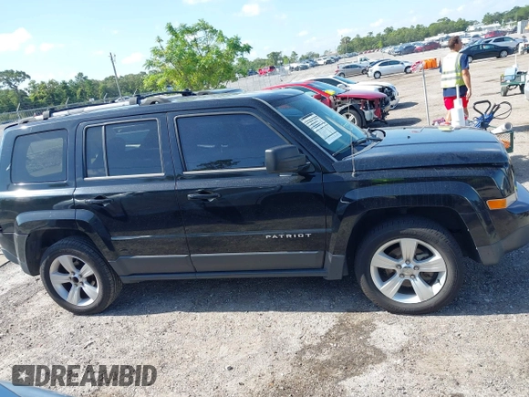 2014 Jeep Patriot Limited z VIN 1C4NJPCB2ED533427, wystawiony jako IAAI lot #42456778 z przebiegiem 120 649 mil mil oraz . Historia ofert i sprzedaży dostępna na DreamBid. Obrazek 13.