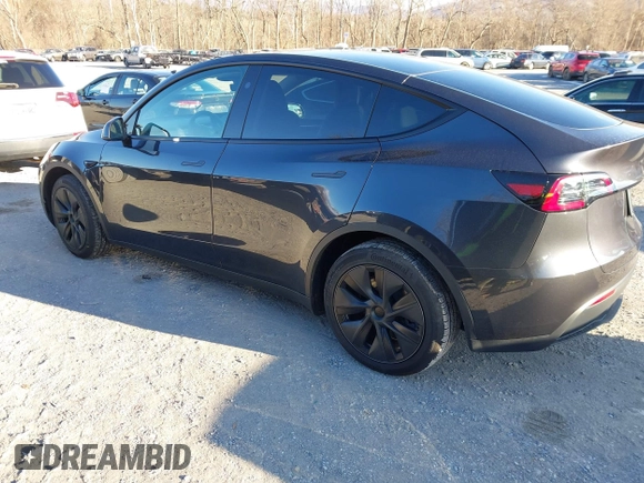2024 Tesla Model Y Long Range with VIN 7SAYGDEE7RF199673, listed as a IAAI auction lot 41263305 with 3,137 mi miles and . Bid and sale history available at DreamBid. Image 3.