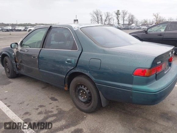 1997 Toyota Camry LE z VIN 4T1BG22K5VU024448, wystawiony jako IAAI lot #42019670 z przebiegiem 133 385 mil mil oraz . Historia ofert i sprzedaży dostępna na DreamBid. Obrazek 3.