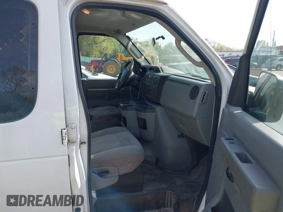 2009 Ford Econoline Cargo with VIN 1FTNE24W89DA31505, listed as a IAAI auction lot 42066233 with 267,327 mi miles. Bid and sale history available at carsss.com. Image 5.