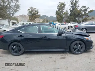 2022 Nissan Sentra SR z VIN 3N1AB8DV3NY295100, wystawiony jako IAAI lot #41901931 z przebiegiem 40 811 mil mil oraz . Historia ofert i sprzedaży dostępna na DreamBid. Obrazek 13.