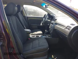 2011 Ford Fusion SE with VIN 3FAHP0HA5BR320130, listed as a IAAI auction lot 42103321 with 191,178 mi miles. Bid and sale history available at carsss.com. Image 5.