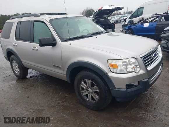 2007 Ford Explorer XLT with VIN 1FMEU63E27UB87065, listed as a IAAI auction lot 41572446 with 200,205 mi miles. Bid and sale history available at carsss.com. Image 1.