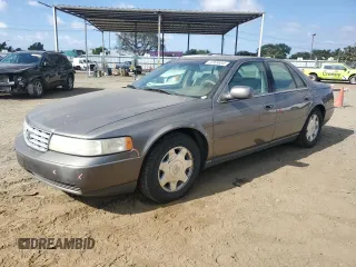 1998 Cadillac Seville SLS z VIN 1G6KS54YXWU931108, wystawiony jako Copart lot #72369984 z przebiegiem 103 267 mil mil oraz Szkoda całkowita • Salvage title. Historia ofert i sprzedaży dostępna na DreamBid. Obrazek 1.