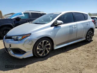 2016 Scion iM z VIN JTNKARJE9GJ516989, wystawiony jako Copart lot #54098165 z przebiegiem 61 958 mil mil oraz Szkody całkowita. Historia ofert i sprzedaży dostępna na DreamBid. Obrazek 1.