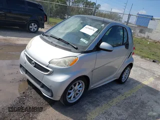 2012 Smart fortwo Pure z VIN WMEEJ3BA1CK560131, wystawiony jako IAAI lot #41540976 z przebiegiem 58 962 mil mil oraz . Historia ofert i sprzedaży dostępna na DreamBid. Obrazek 2.