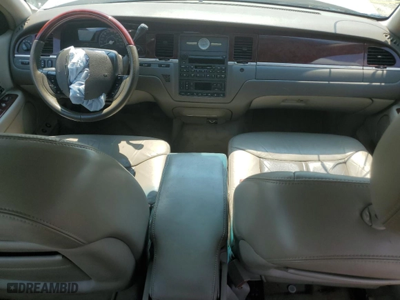 2005 Lincoln Town Car Signature Limited with VIN 1LNHM82W95Y620664, listed as a Copart auction lot 58664424 with 0 mi miles and Salvage Title. Bid and sale history available at carsss.com. Image 8.