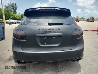 2014 Porsche Cayenne GTS z VIN WP1AD2A28ELA74131, wystawiony jako Copart lot #60239115 z przebiegiem Nie podano mil oraz Czysty tytuł • Clean title. Historia ofert i sprzedaży dostępna na DreamBid. Obrazek 6.