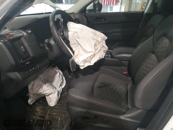 2023 Nissan Pathfinder SV z VIN 5N1DR3BD1PC261313, wystawiony jako Copart lot #55912155 z przebiegiem 13 527 mil mil oraz Szkoda całkowita • Salvage title. Historia ofert i sprzedaży dostępna na DreamBid. Obrazek 7.