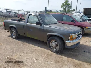 1992 Dodge Dakota z VIN 1B7FL26X0NS508319, wystawiony jako IAAI lot #42468014 z przebiegiem 195 683 mil mil oraz . Historia ofert i sprzedaży dostępna na DreamBid. Obrazek 1.