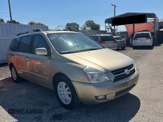 2008 Kia Sedona LX with VIN KNDMB233X86193585, listed as a Copart auction lot 76317824 with 251,186 mi miles and Clean Title. Bid and sale history available at carsss.com. Image 1.