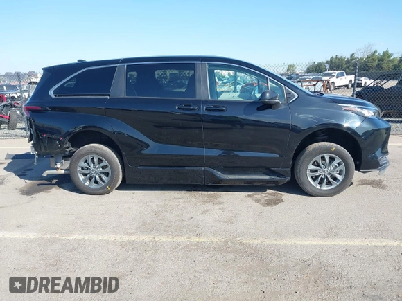 2023 Toyota Sienna LE with VIN 5TDKRKEC6PS142714, listed as a IAAI auction lot 41641382 with 5,699 mi miles. Bid and sale history available at carsss.com. Image 14.
