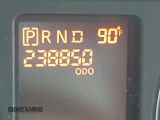 2013 Nissan NV Cargo SV z VIN 1N6BF0LY9DN114044, wystawiony jako IAAI lot #39906440 z przebiegiem 238 850 mil mil oraz . Historia ofert i sprzedaży dostępna na DreamBid. Obrazek 7.