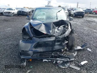 2022 Tesla Model Y Long Range z VIN 7SAYGDEE4NF447985, wystawiony jako IAAI lot #41811782 z przebiegiem 81 973 mil mil oraz . Historia ofert i sprzedaży dostępna na DreamBid. Obrazek 11.