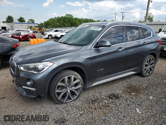 2016 BMW X1 xDrive28i z VIN WBXHT3C31GP881961, wystawiony jako Copart lot #56494955 z przebiegiem Nie podano mil oraz Czysty tytuł • Clean title. Historia ofert i sprzedaży dostępna na DreamBid. Obrazek 1.