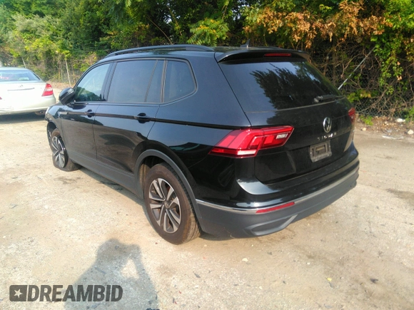 2022 Volkswagen Tiguan S with VIN 3VV0B7AX7NM108555, listed as a IAAI auction lot 37003805 with 21,077 mi miles. Bid and sale history available at carsss.com. Image 3.