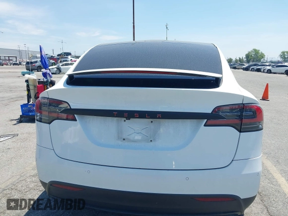 2016 Tesla Model X 70D z VIN 5YJXCAE29GF002170, wystawiony jako IAAI lot #42334842 z przebiegiem 119 104 mil mil oraz . Historia ofert i sprzedaży dostępna na DreamBid. Obrazek 17.
