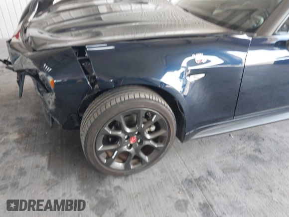 2019 FIAT 124 Spider Lusso z VIN JC1NFAEK6K0142695, wystawiony jako IAAI lot #42683013 z przebiegiem 33 559 mil mil oraz . Historia ofert i sprzedaży dostępna na DreamBid. Obrazek 6.