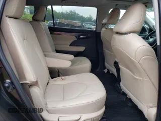 2023 Toyota Highlander L z VIN 5TDKDRAH7PS512254, wystawiony jako Copart lot #51117995 z przebiegiem 15 624 mil mil oraz Szkoda całkowita • Salvage title. Historia ofert i sprzedaży dostępna na DreamBid. Obrazek 11.